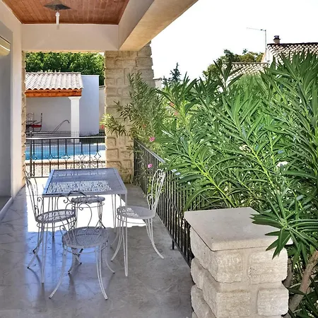 Holiday home La Maison De Celine *